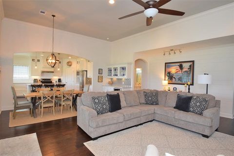 Single Family Residence in Crystal Beach TX 3169 Castle Drive 4.jpg