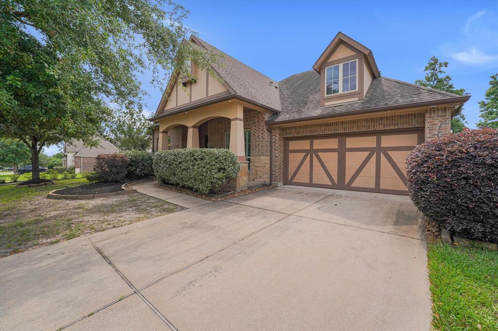 46 Chestnut Meadow Drive, Conroe, Texas image 3