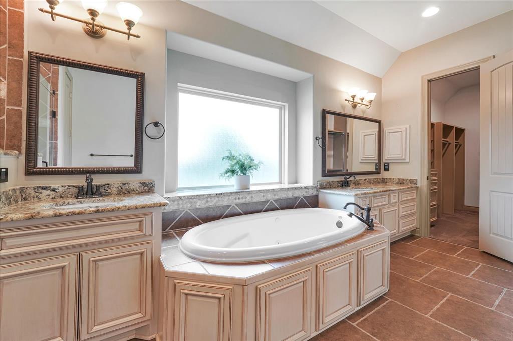 46 Chestnut Meadow Drive, Conroe, Texas image 14