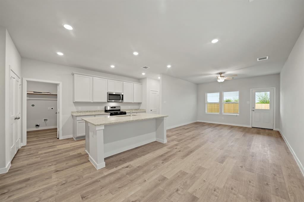 2011 Spyglass Drive, Navasota, Texas image 3