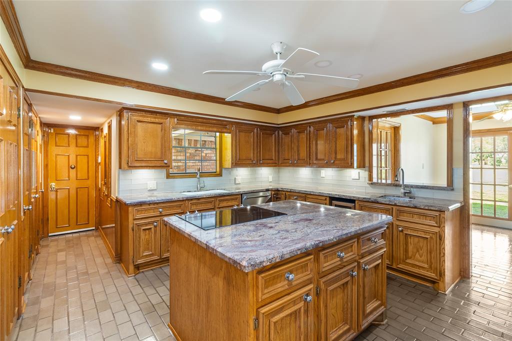 2265 River Valley Drive, West Columbia, Texas image 14
