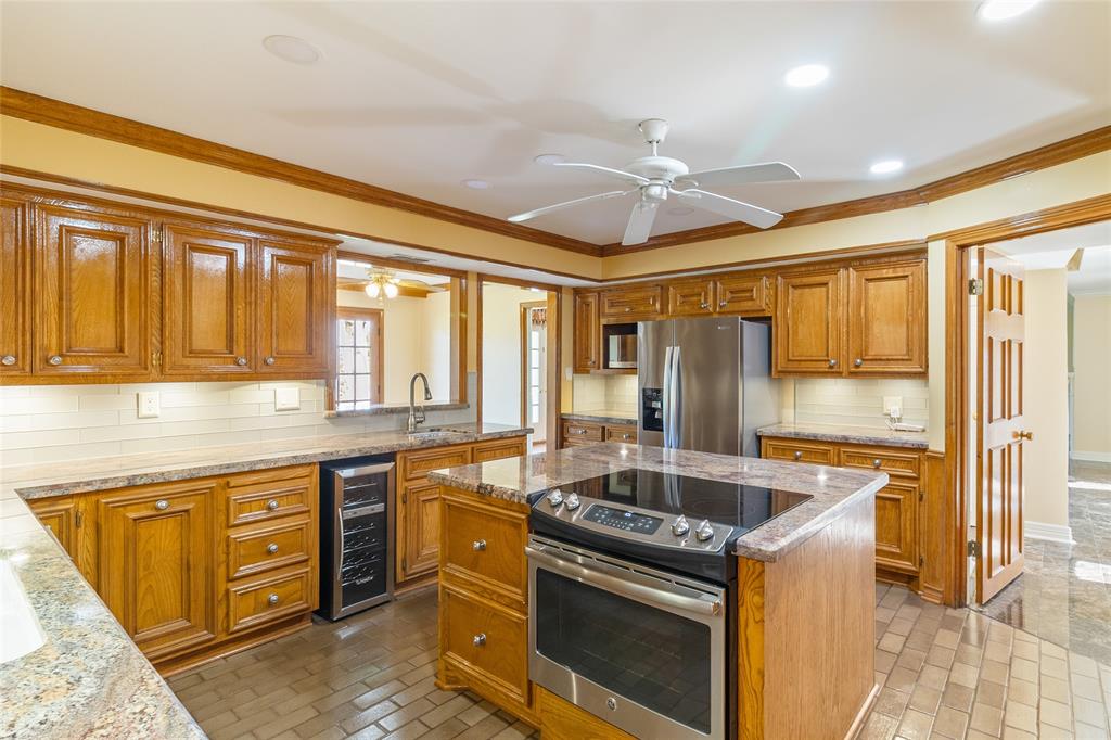 2265 River Valley Drive, West Columbia, Texas image 18