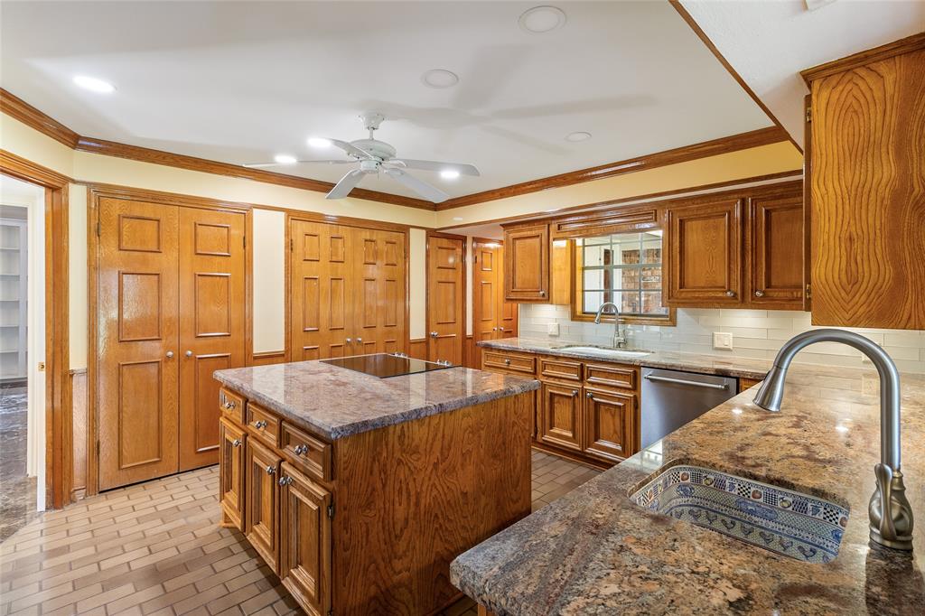 2265 River Valley Drive, West Columbia, Texas image 13