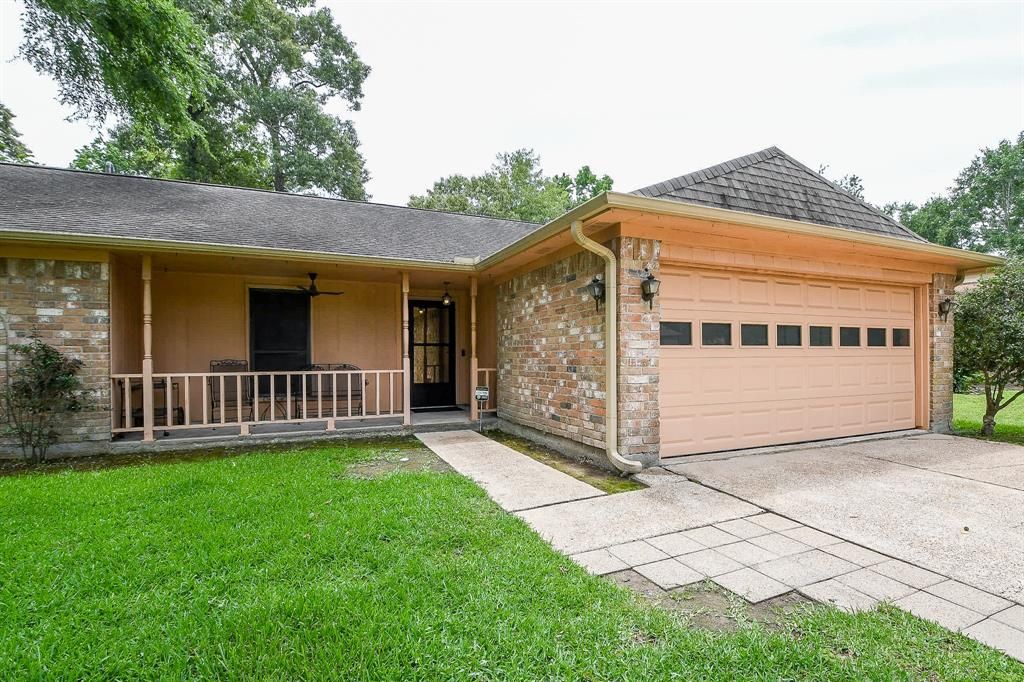 Photo of 3306 Sycamore Springs Drive, Houston, TX 77339 (MLS # 40259783)