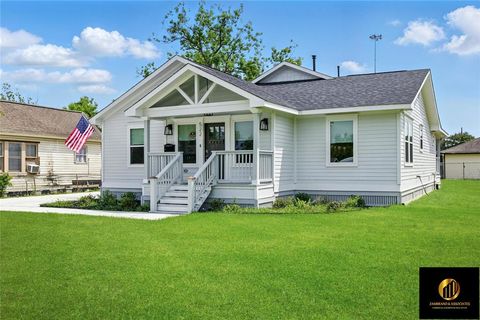 Photo of 522 Caplin Street, Houston, TX 77022 (MLS # 94550391)