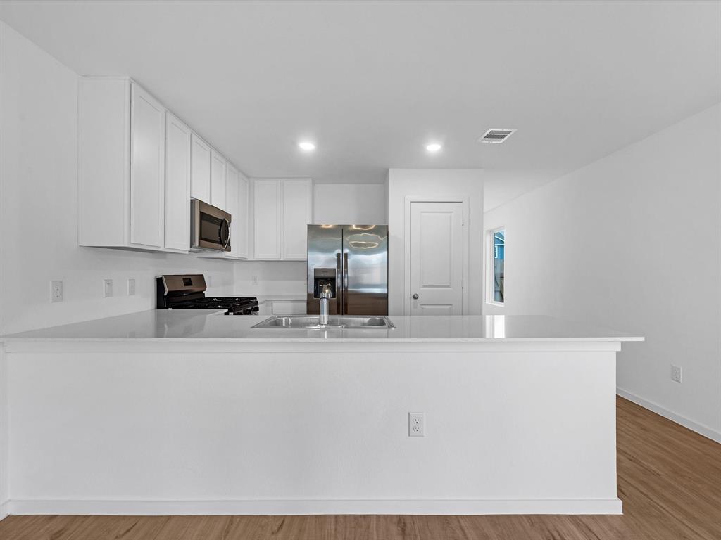 217 Houston Avenue, Angleton, Texas image 5