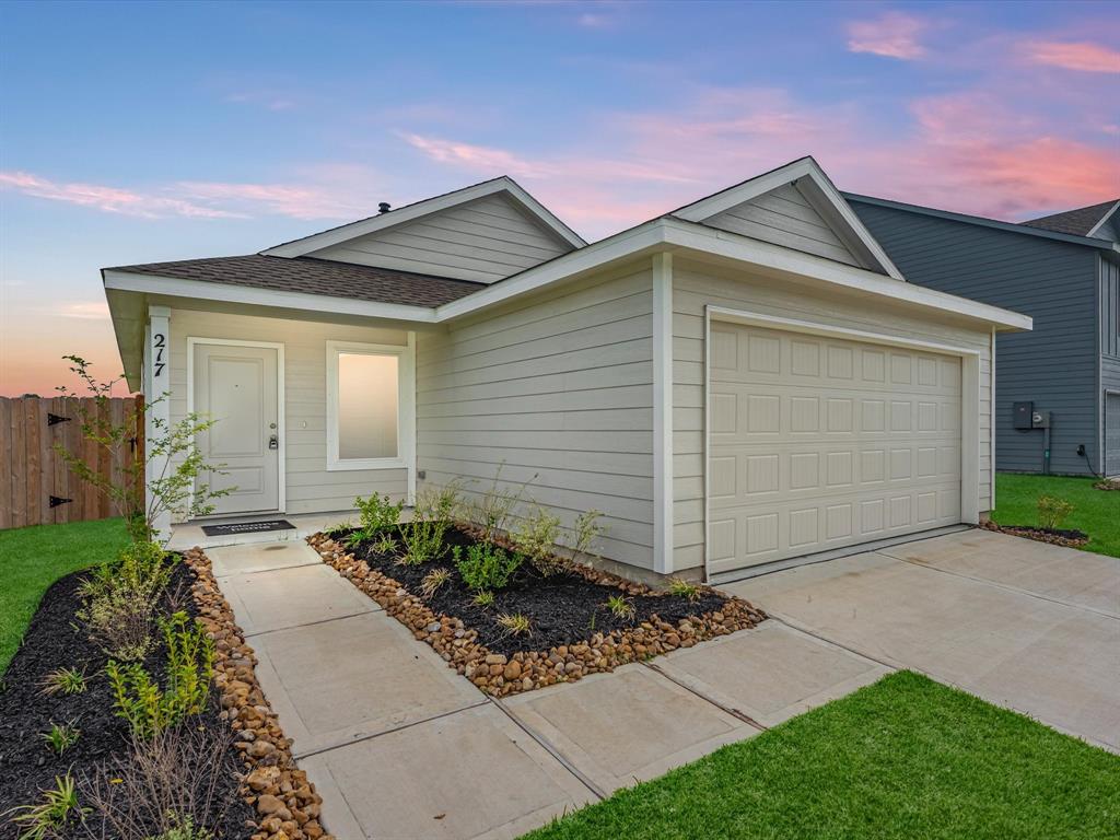 217 Houston Avenue, Angleton, Texas image 1