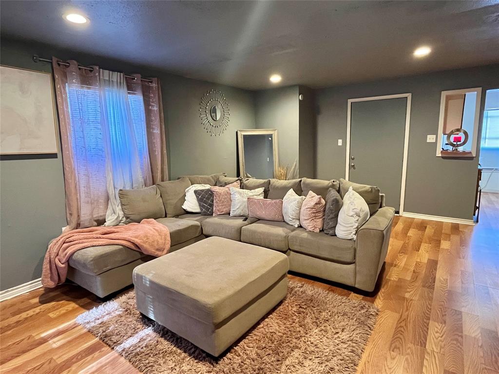 1002 W 9th Street, Hearne, Texas image 2