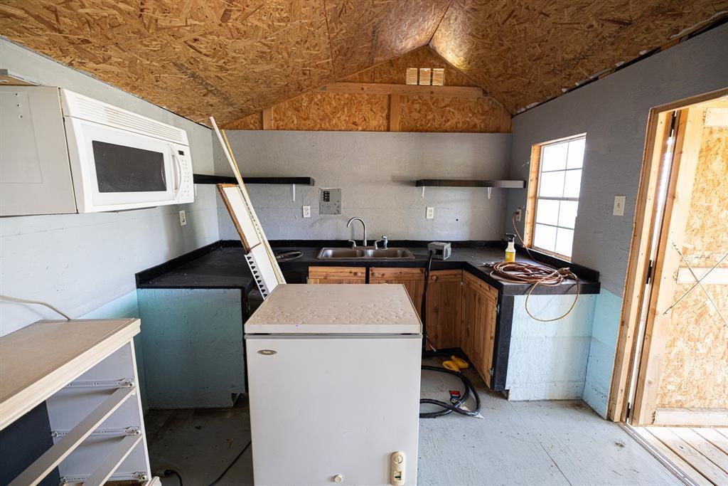 88 County Road 1333, Liberty, Texas image 19