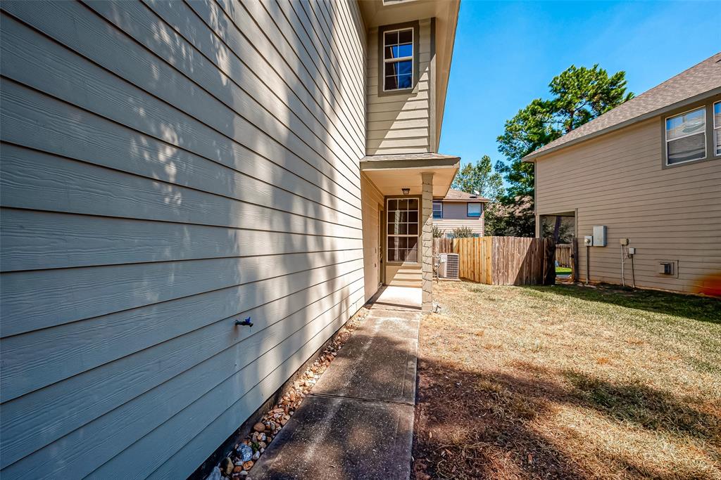 50 S Burberry Park Circle, Spring, Texas image 3