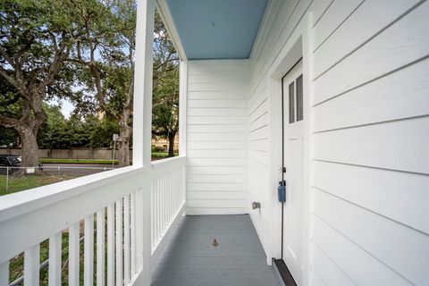 Single Family Residence in Galveston TX 1401 21st Street 37.jpg