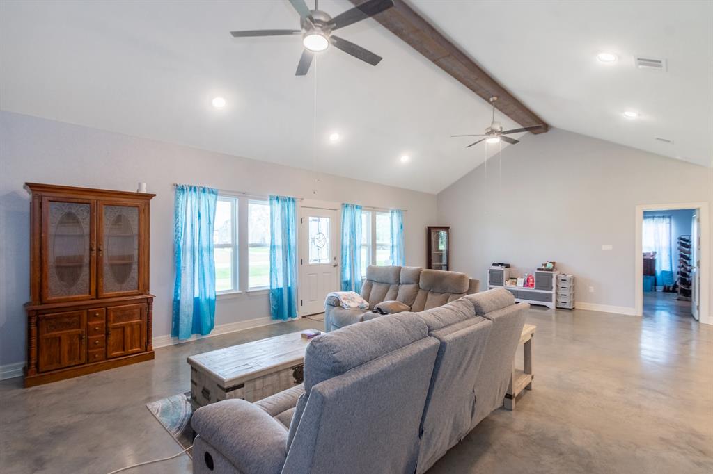 202 Horse Shoe Trail, Angleton, Texas image 8