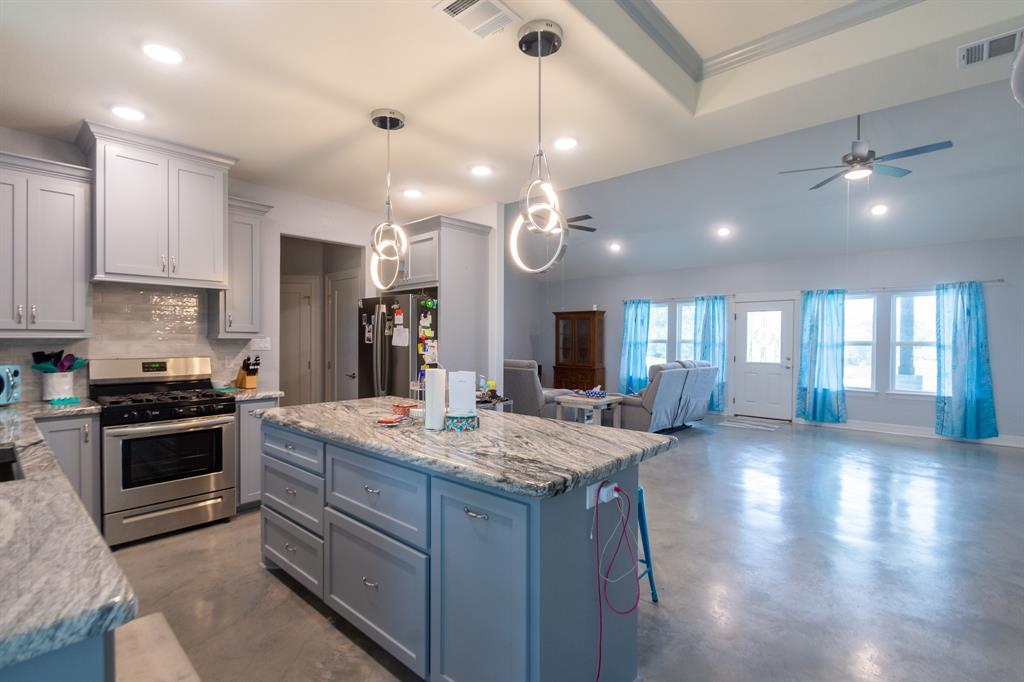 202 Horse Shoe Trail, Angleton, Texas image 14