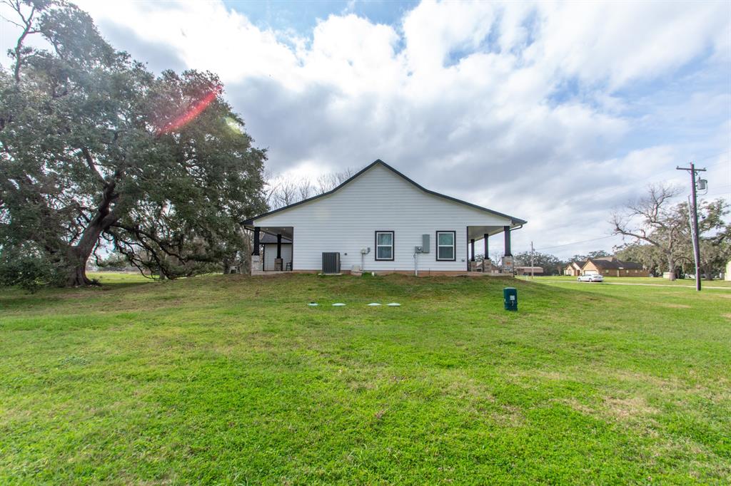 202 Horse Shoe Trail, Angleton, Texas image 30