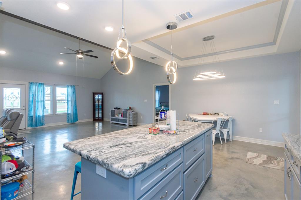 202 Horse Shoe Trail, Angleton, Texas image 16
