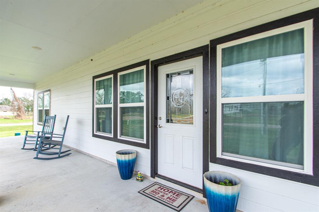 202 Horse Shoe Trail, Angleton, Texas image 4