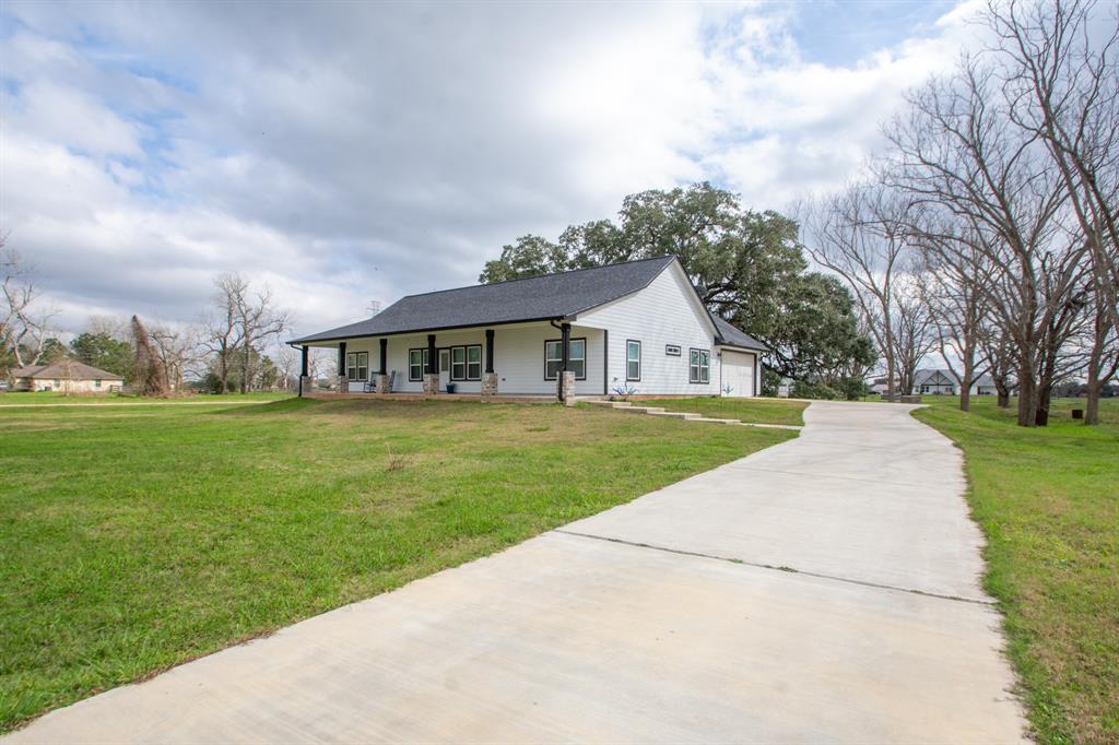 202 Horse Shoe Trail, Angleton, Texas image 36