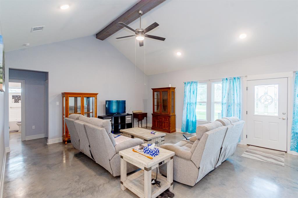 202 Horse Shoe Trail, Angleton, Texas image 9
