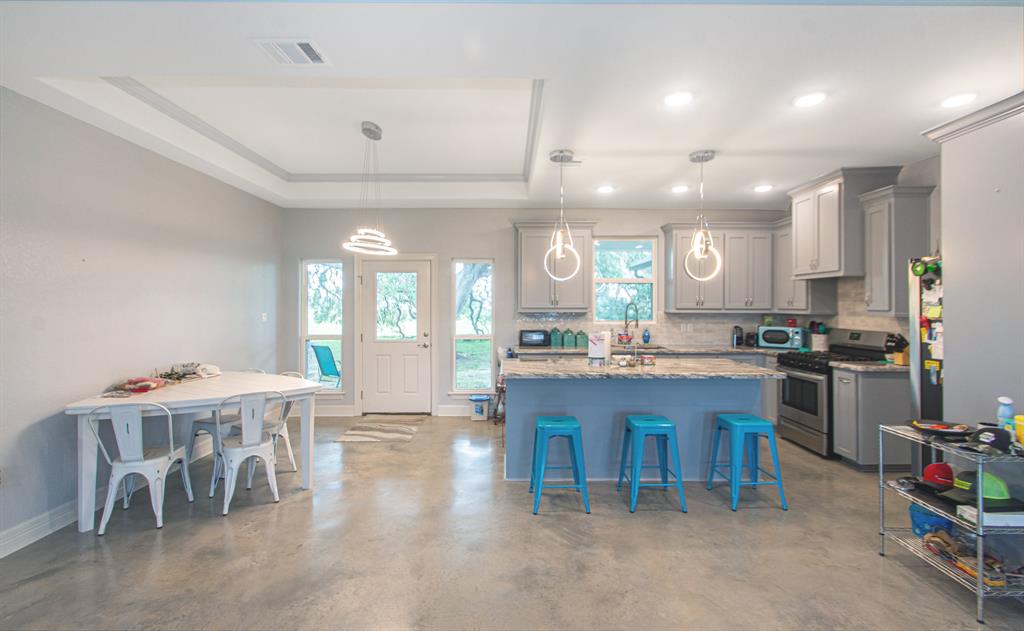 202 Horse Shoe Trail, Angleton, Texas image 11