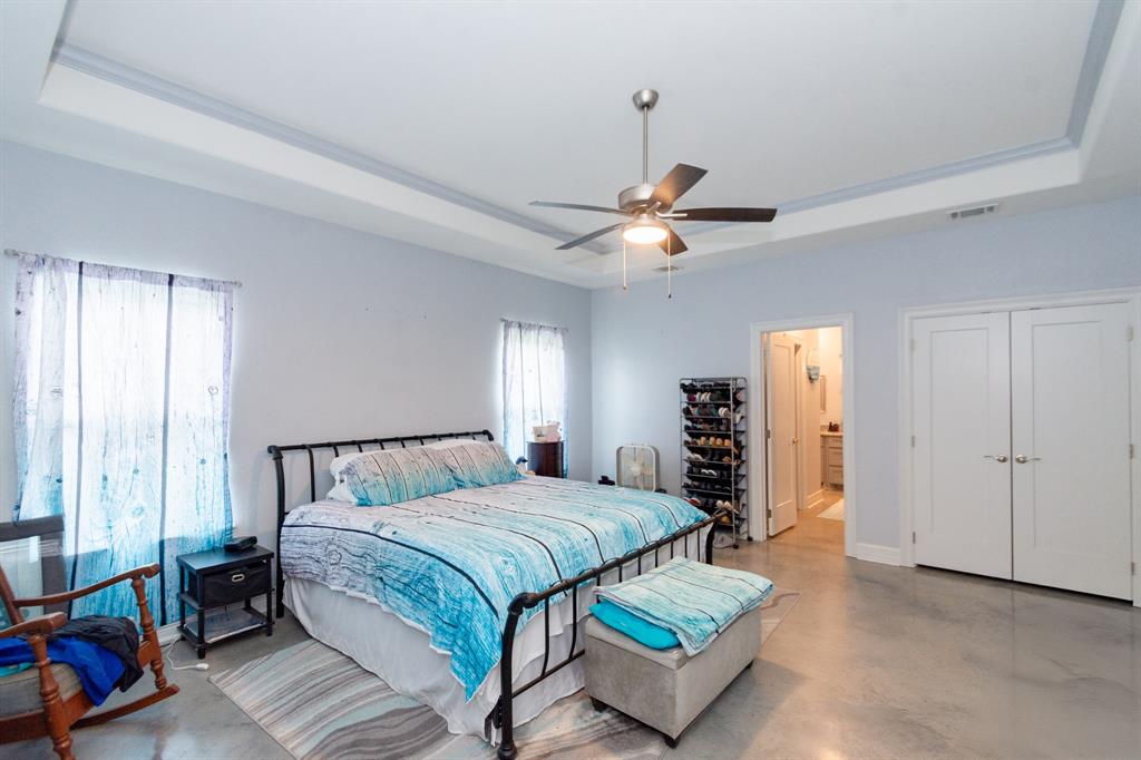 202 Horse Shoe Trail, Angleton, Texas image 19