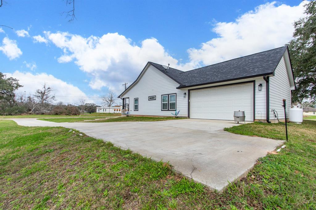 202 Horse Shoe Trail, Angleton, Texas image 26