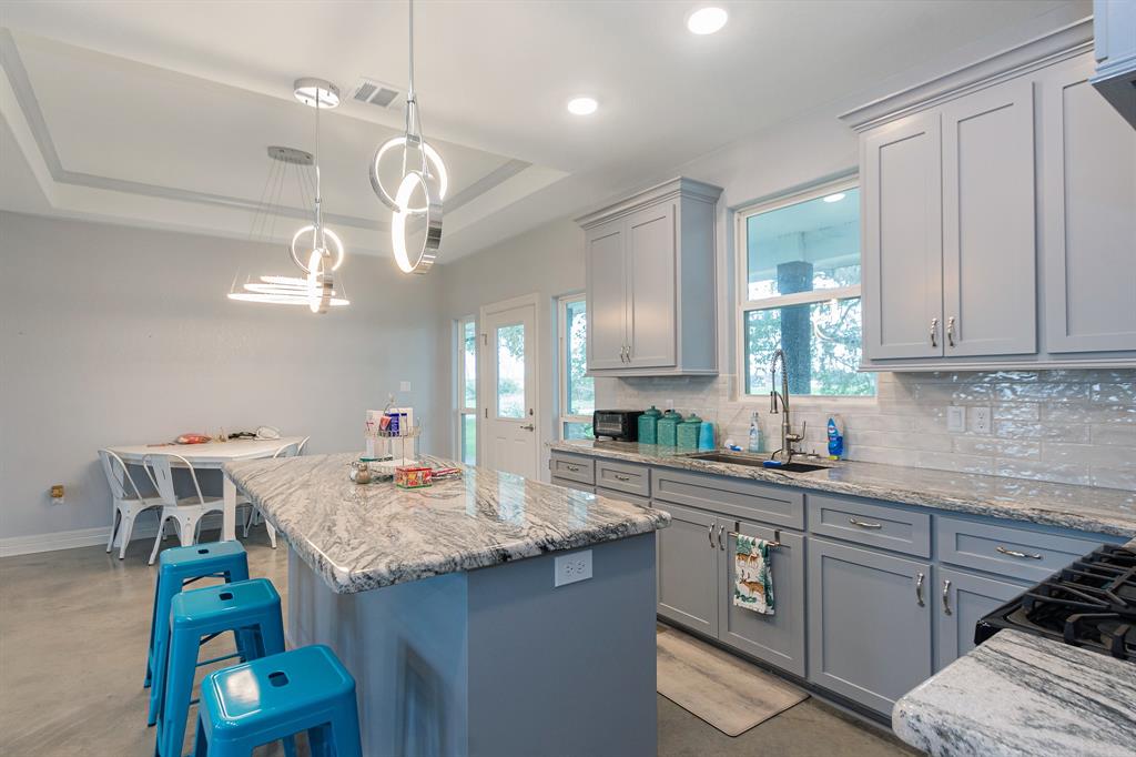 202 Horse Shoe Trail, Angleton, Texas image 15