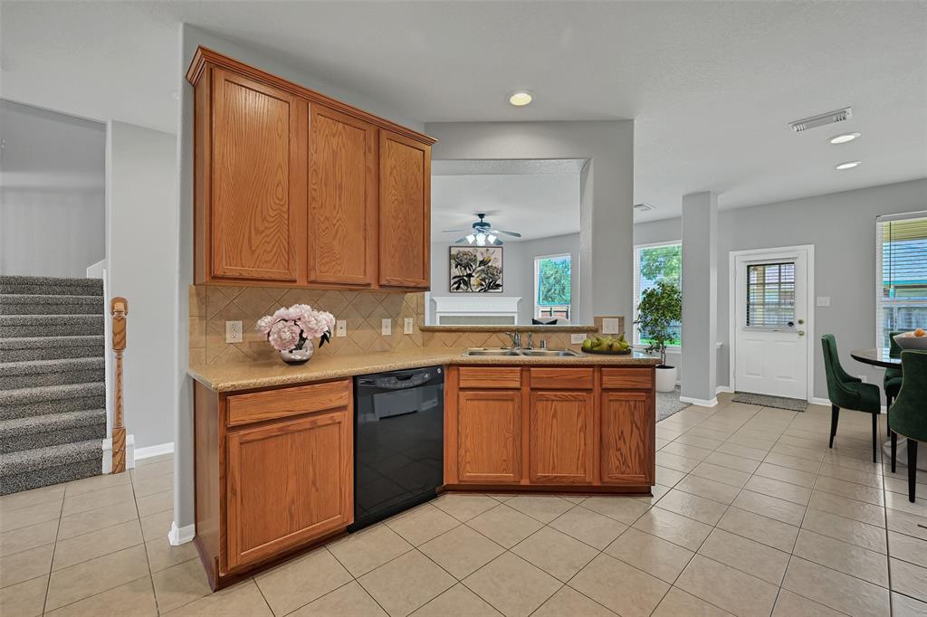 2971 Winter Berry Court, Pearland, Texas image 9