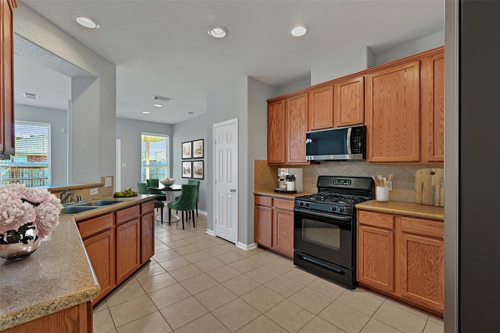2971 Winter Berry Court, Pearland, Texas image 7