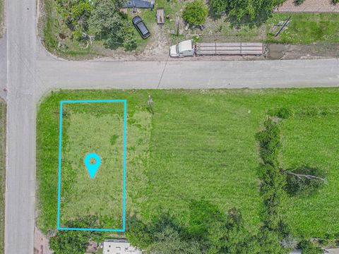 317 Woodson Street Willis TX 77378