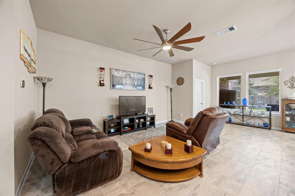 135 Winged Elm Court, Conroe, Texas image 8