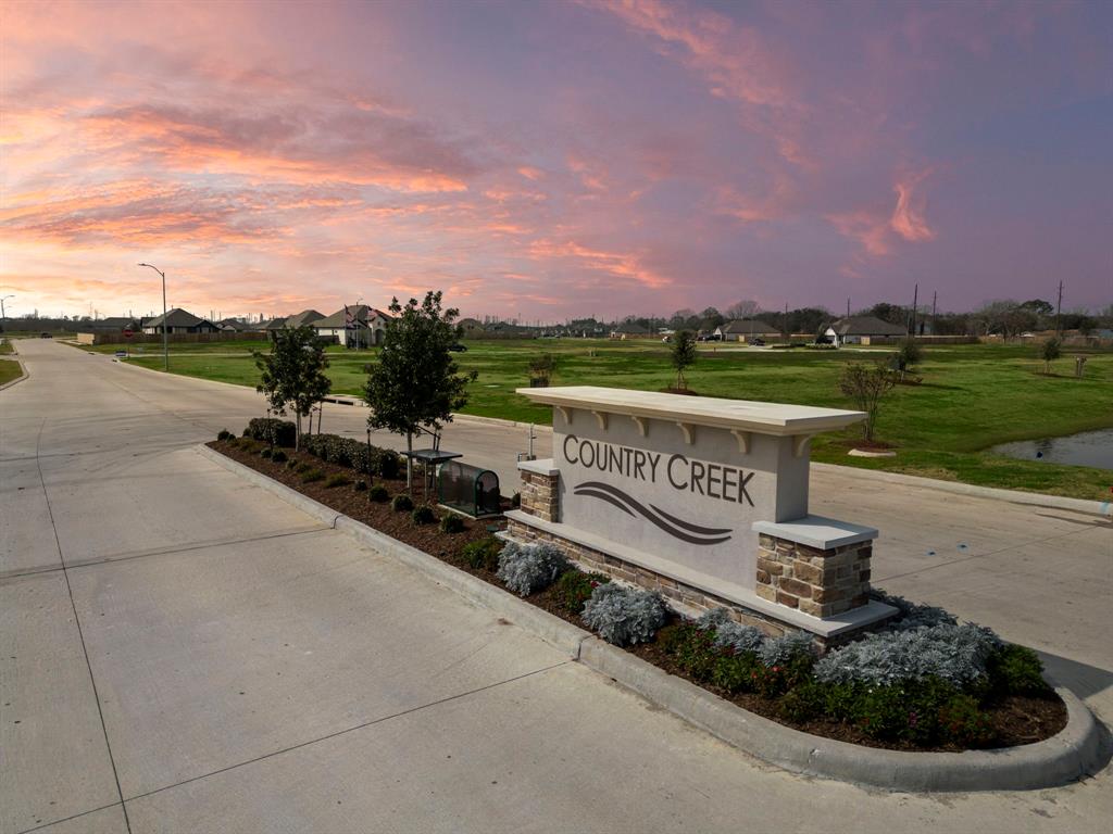11026 Youngquist Drive, Mont Belvieu, Texas image 9