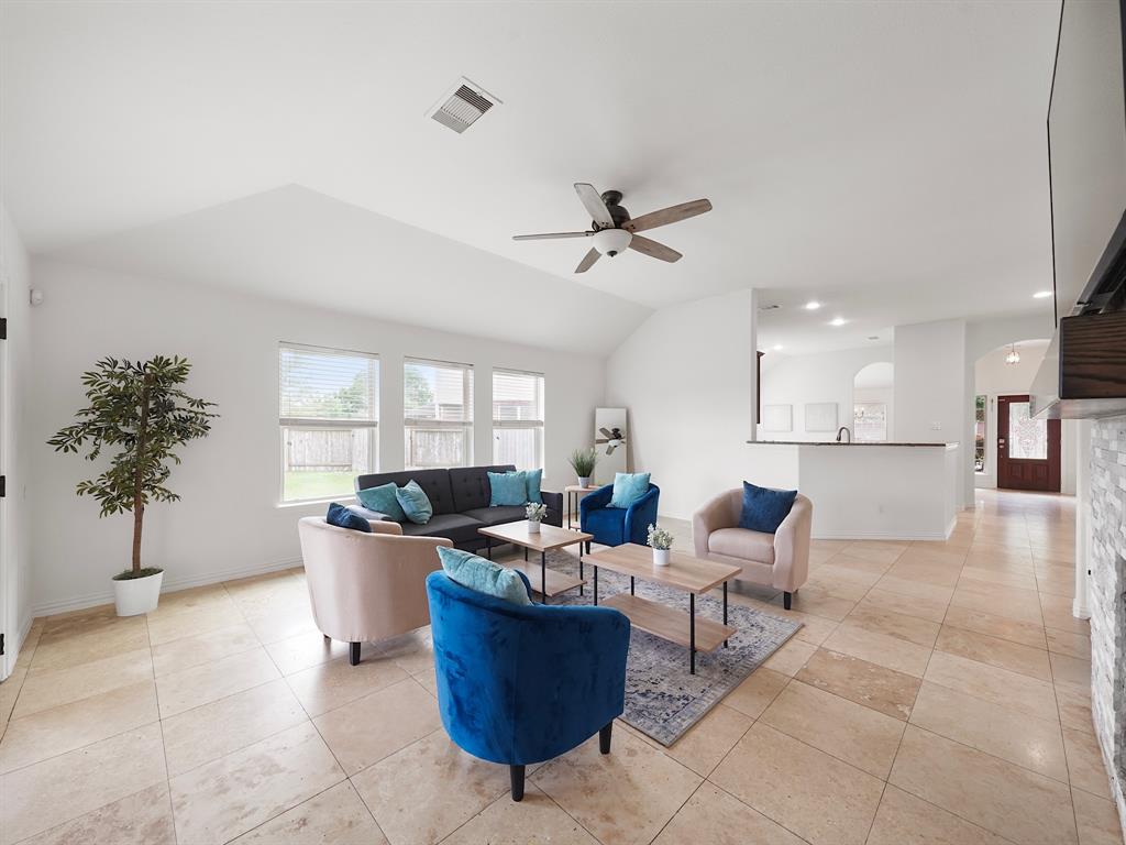 20234 Blue Lake View Lane, Humble, Texas image 3