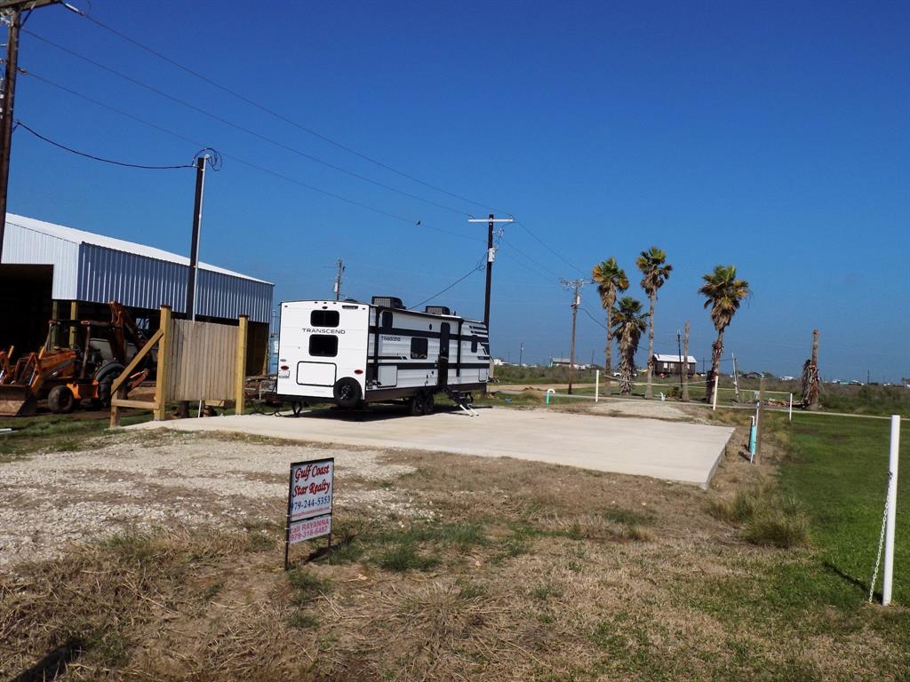 881 Blue Water Boulevard, Sargent, Texas image 3