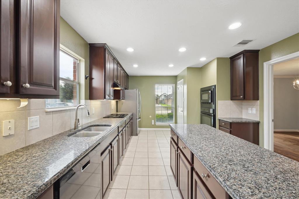 3614 Quarter Horse Trail, Manvel, Texas image 8