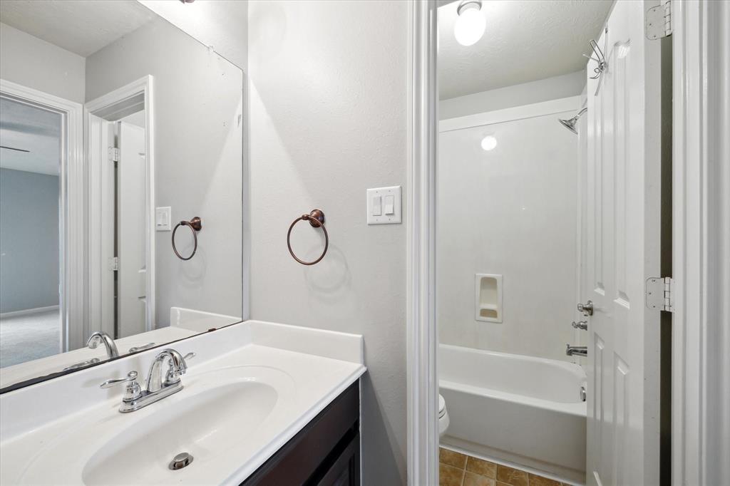 3614 Quarter Horse Trail, Manvel, Texas image 19
