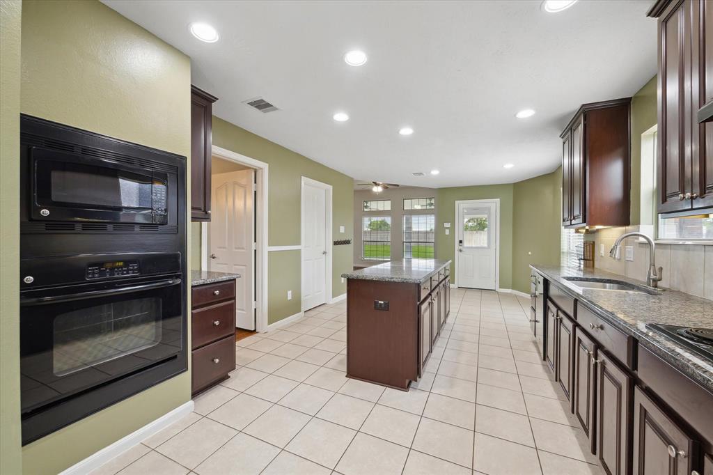 3614 Quarter Horse Trail, Manvel, Texas image 9