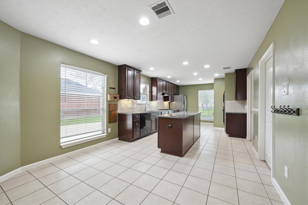 3614 Quarter Horse Trail, Manvel, Texas image 7