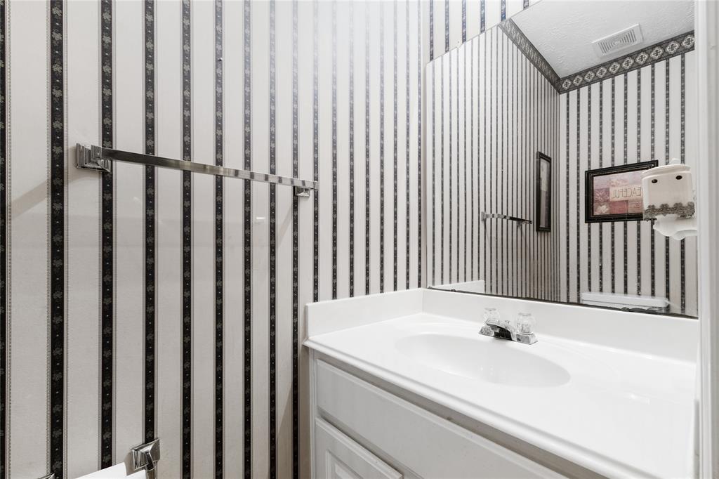 9615 Winter Run Drive, Houston, Texas image 10
