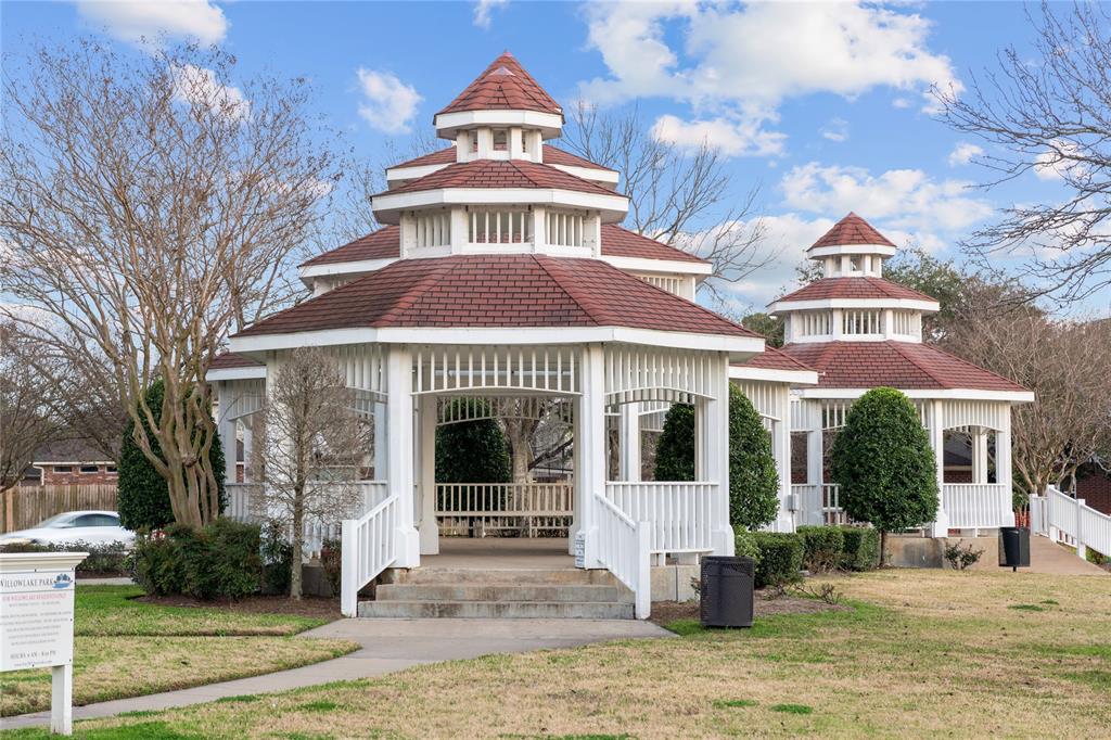 9615 Winter Run Drive, Houston, Texas image 25