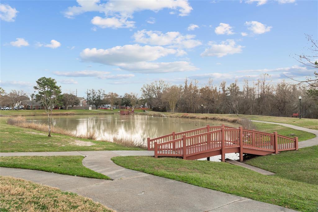 9615 Winter Run Drive, Houston, Texas image 26
