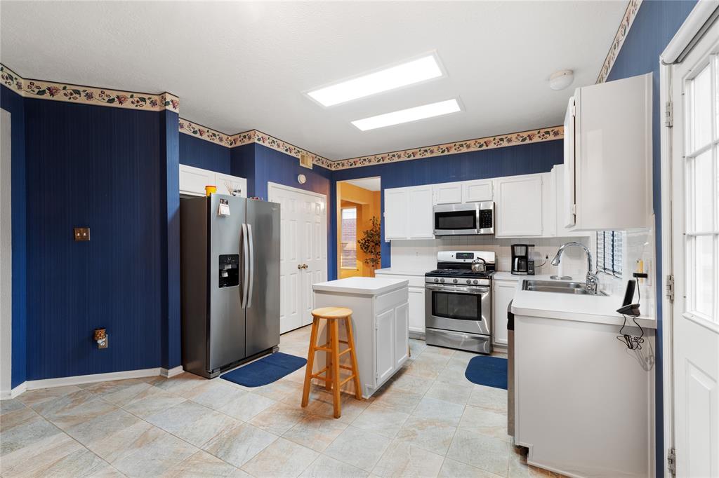 9615 Winter Run Drive, Houston, Texas image 4