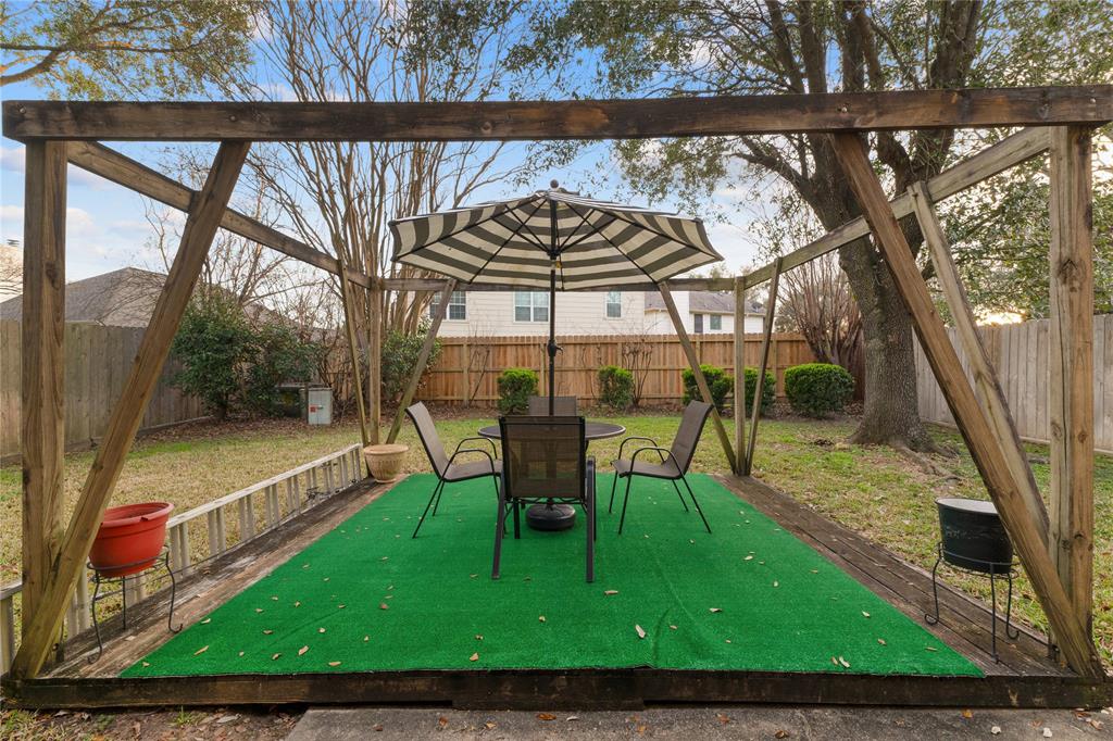 9615 Winter Run Drive, Houston, Texas image 22