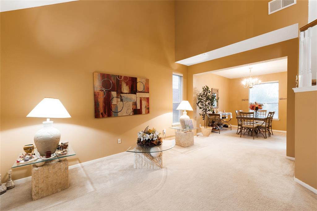 9615 Winter Run Drive, Houston, Texas image 3