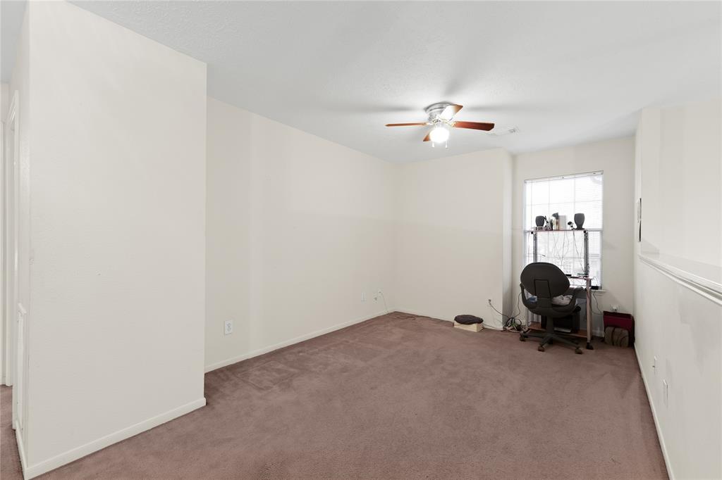 9615 Winter Run Drive, Houston, Texas image 18