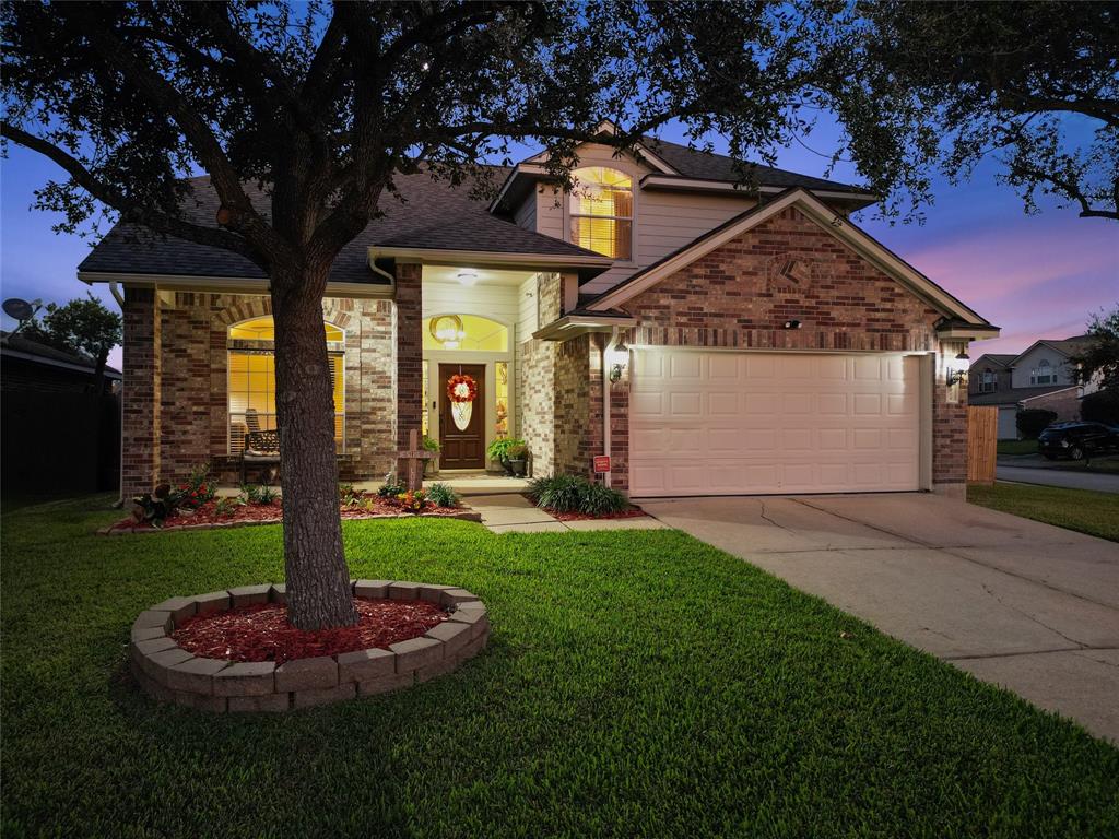 2915 Silver Shore Lane, Dickinson, Texas image 1