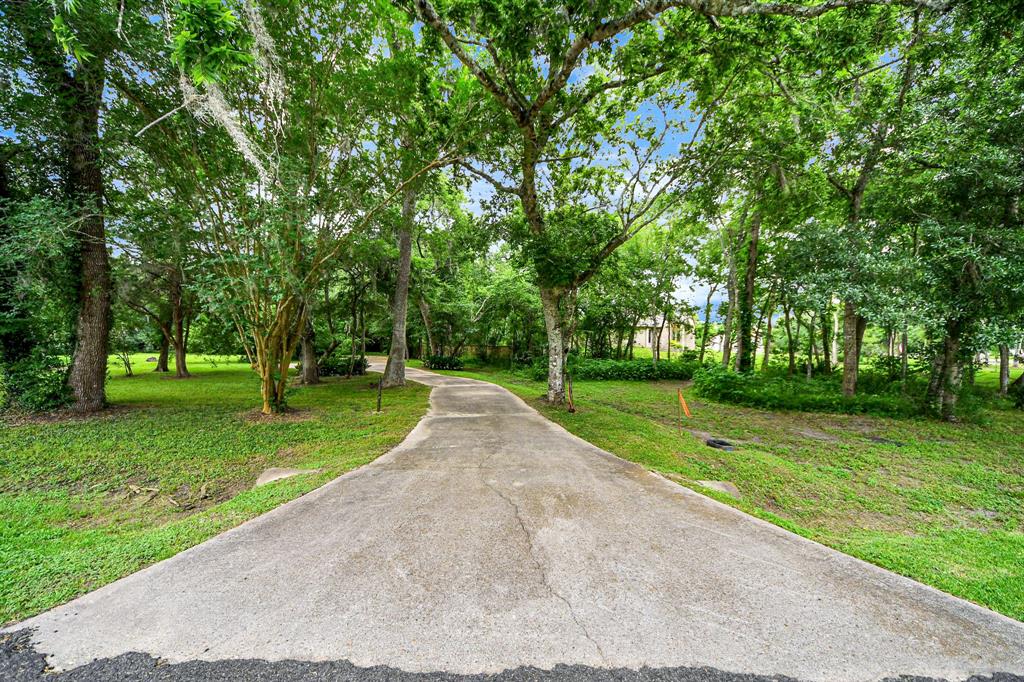 611 Oak Drive, Friendswood, Texas image 18