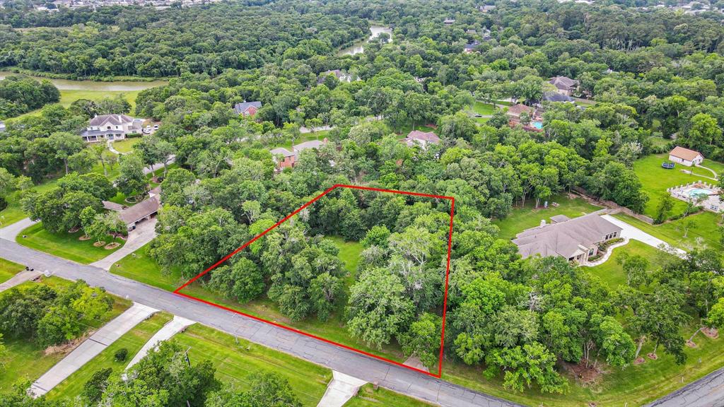 611 Oak Drive, Friendswood, Texas image 2