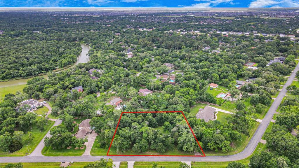 611 Oak Drive, Friendswood, Texas image 11