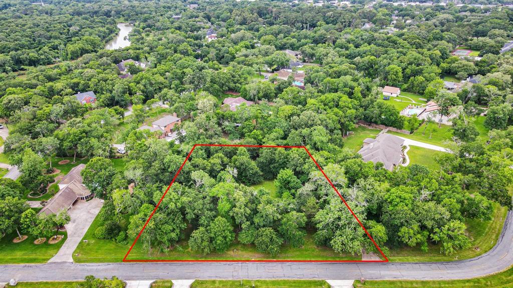 611 Oak Drive, Friendswood, Texas image 1