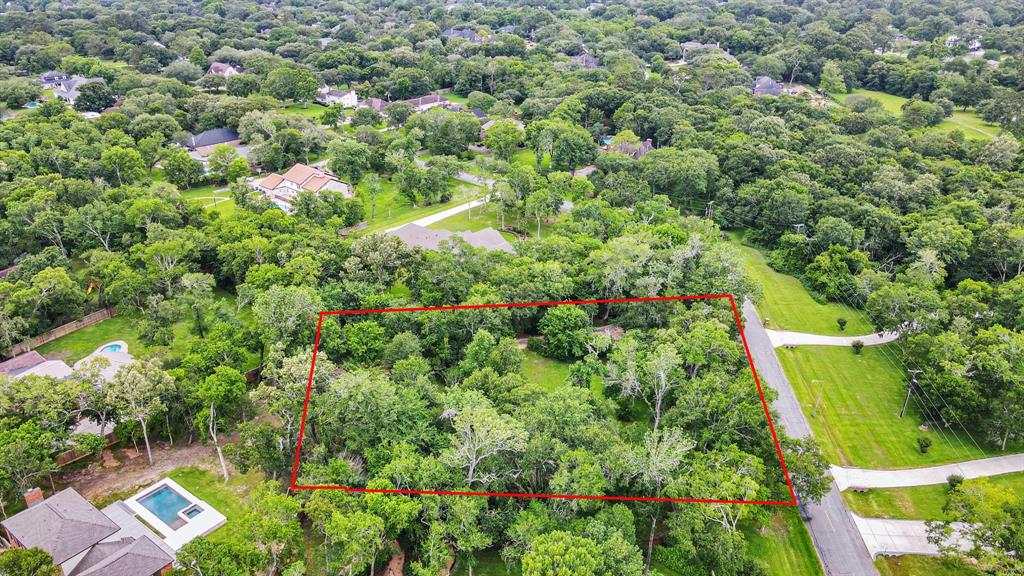 611 Oak Drive, Friendswood, Texas image 3
